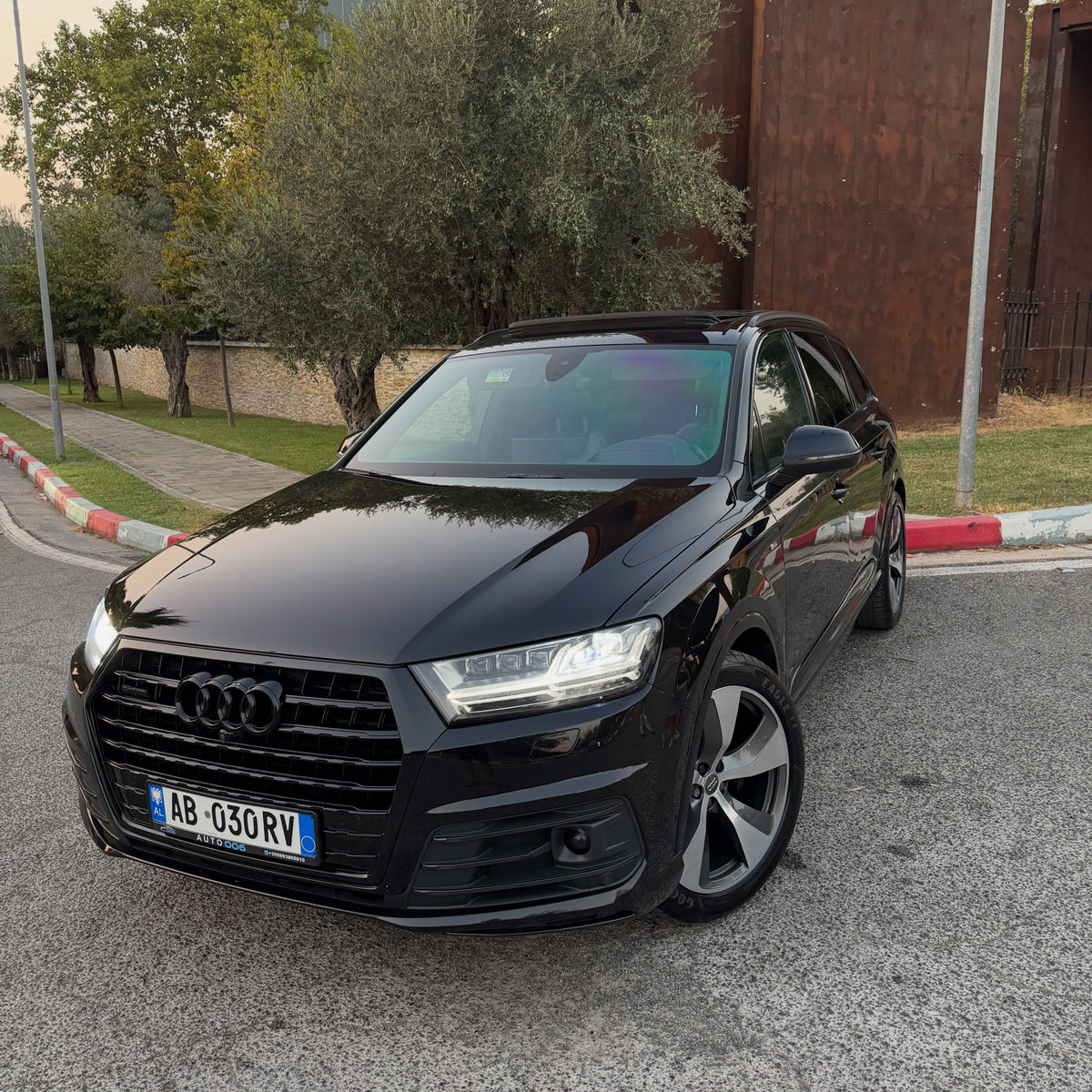 Audi Q7 S-Line 3.0 naftë automatik në shitje në Tiranë